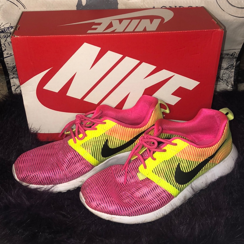 ✨Nike Roshe One - Picture 2 of 9